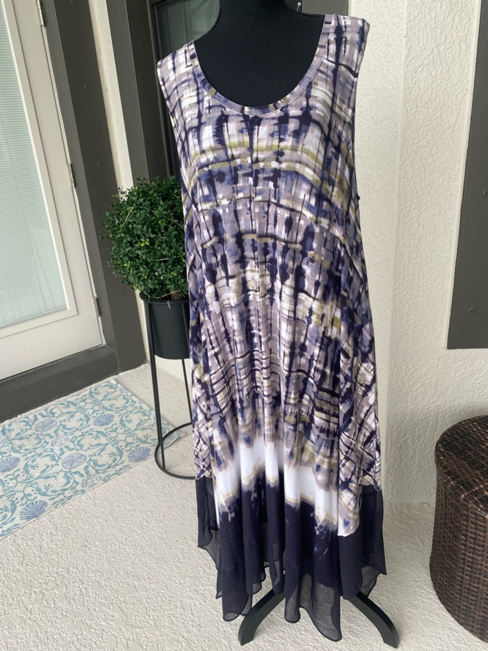 Simply vera Dress in abstract handkerchief hem